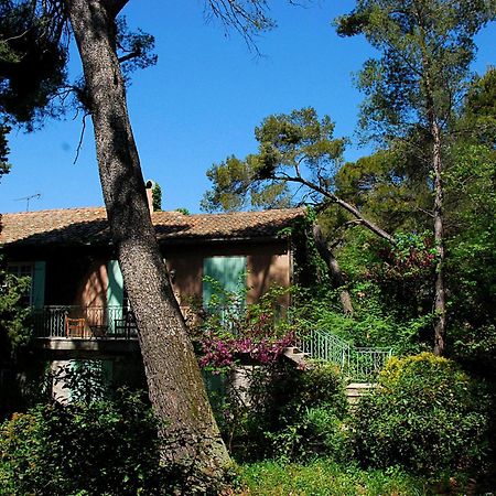 Hotel Les Mazets Des Roches Tarascon Bagian luar foto