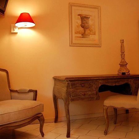 Hotel Les Mazets Des Roches Tarascon Ruang foto