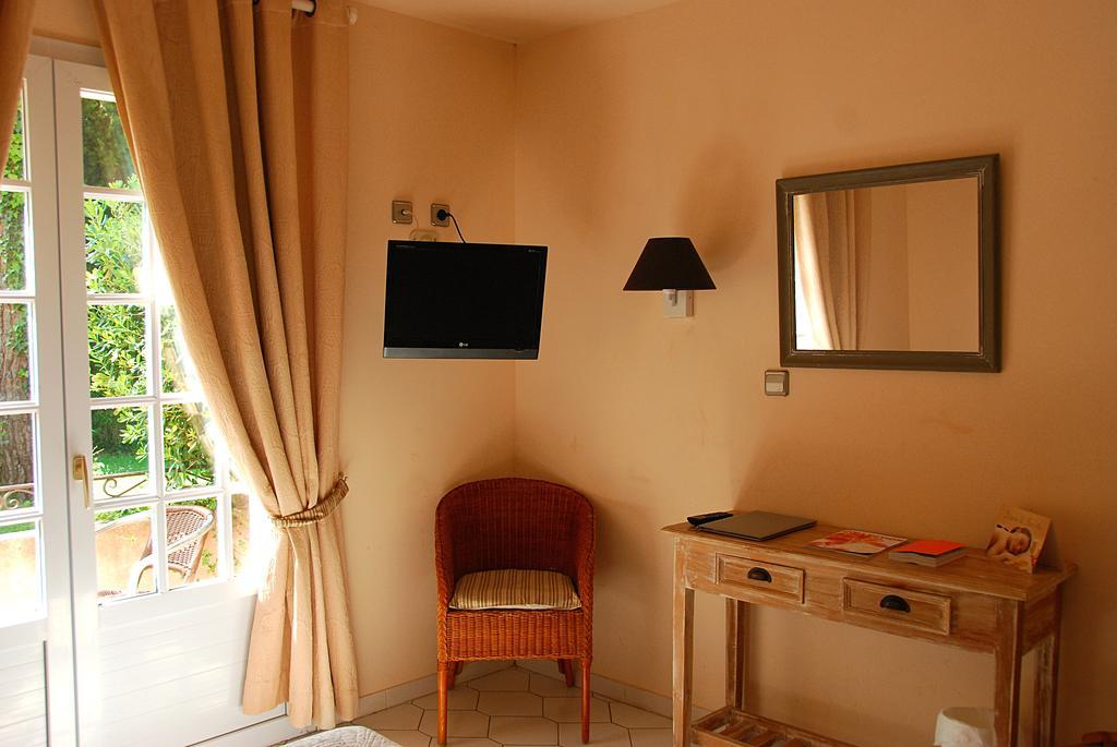 Hotel Les Mazets Des Roches Tarascon Ruang foto