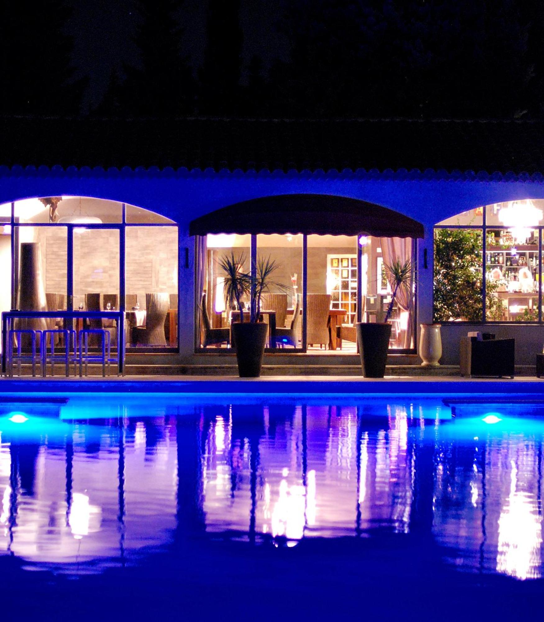 Hotel Les Mazets Des Roches Tarascon Bagian luar foto