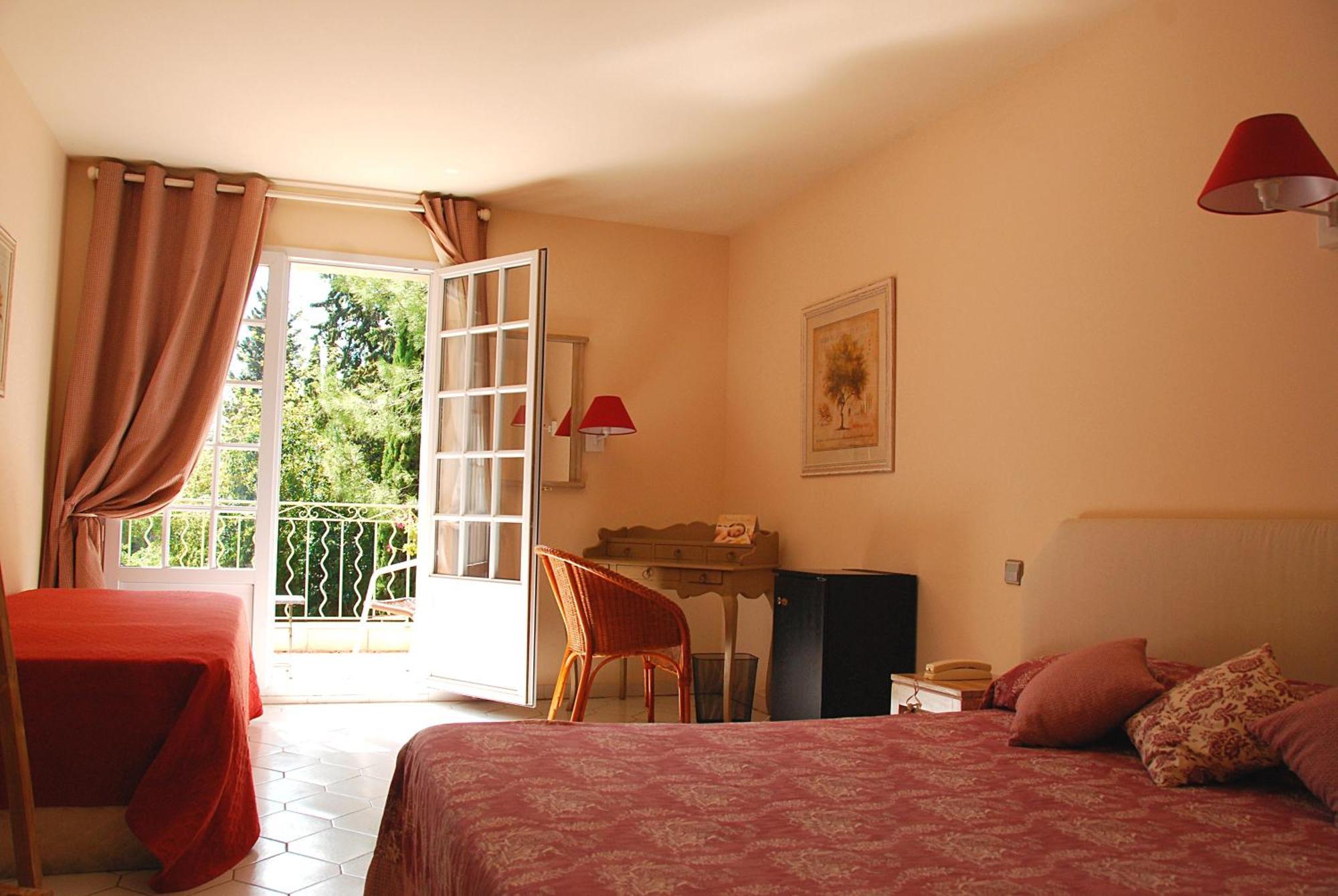 Hotel Les Mazets Des Roches Tarascon Ruang foto
