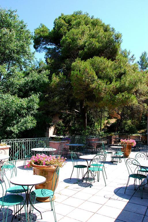 Hotel Les Mazets Des Roches Tarascon Bagian luar foto