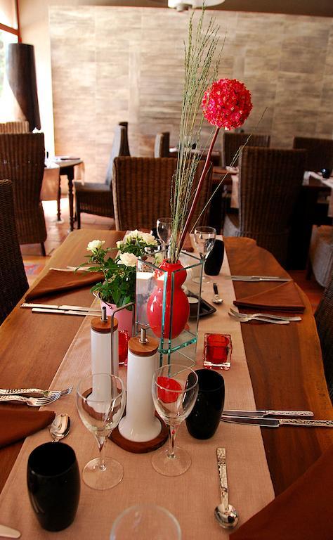 Hotel Les Mazets Des Roches Tarascon Bagian luar foto