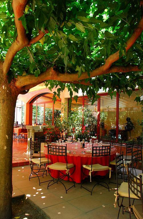 Hotel Les Mazets Des Roches Tarascon Bagian luar foto