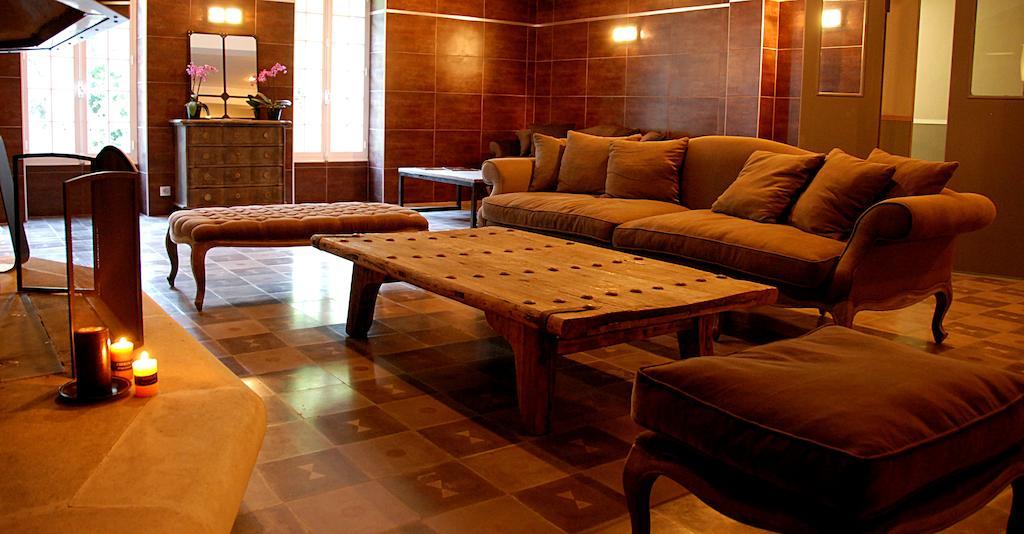 Hotel Les Mazets Des Roches Tarascon Bagian luar foto