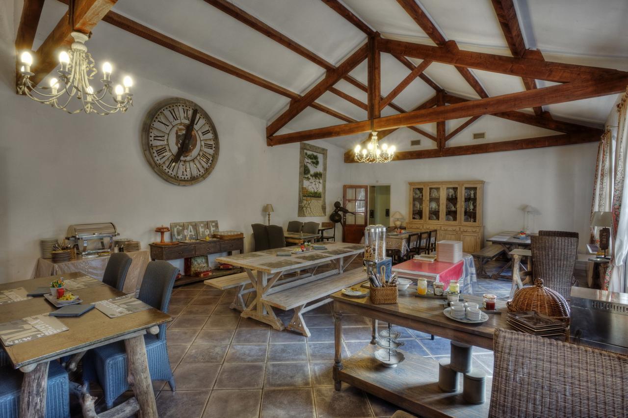 Hotel Les Mazets Des Roches Tarascon Bagian luar foto