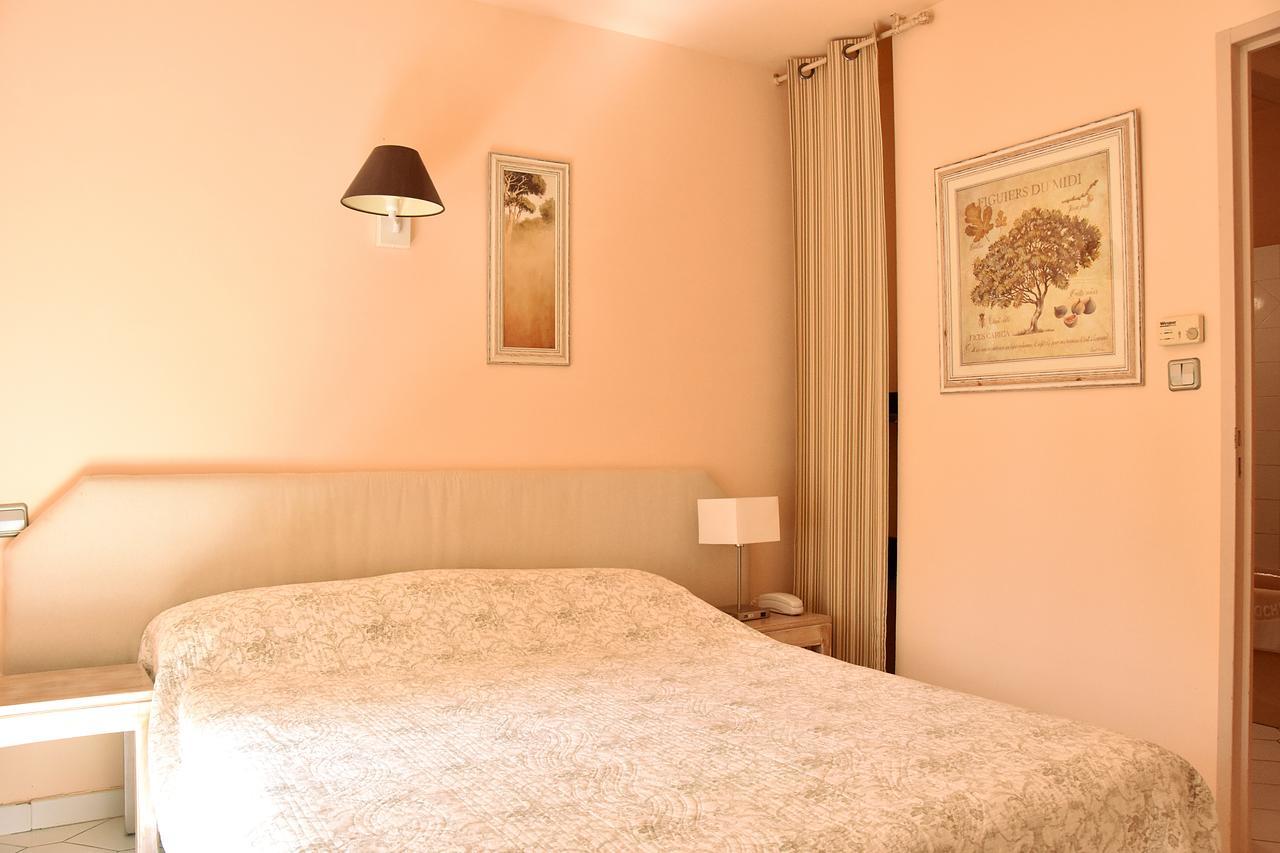 Hotel Les Mazets Des Roches Tarascon Bagian luar foto