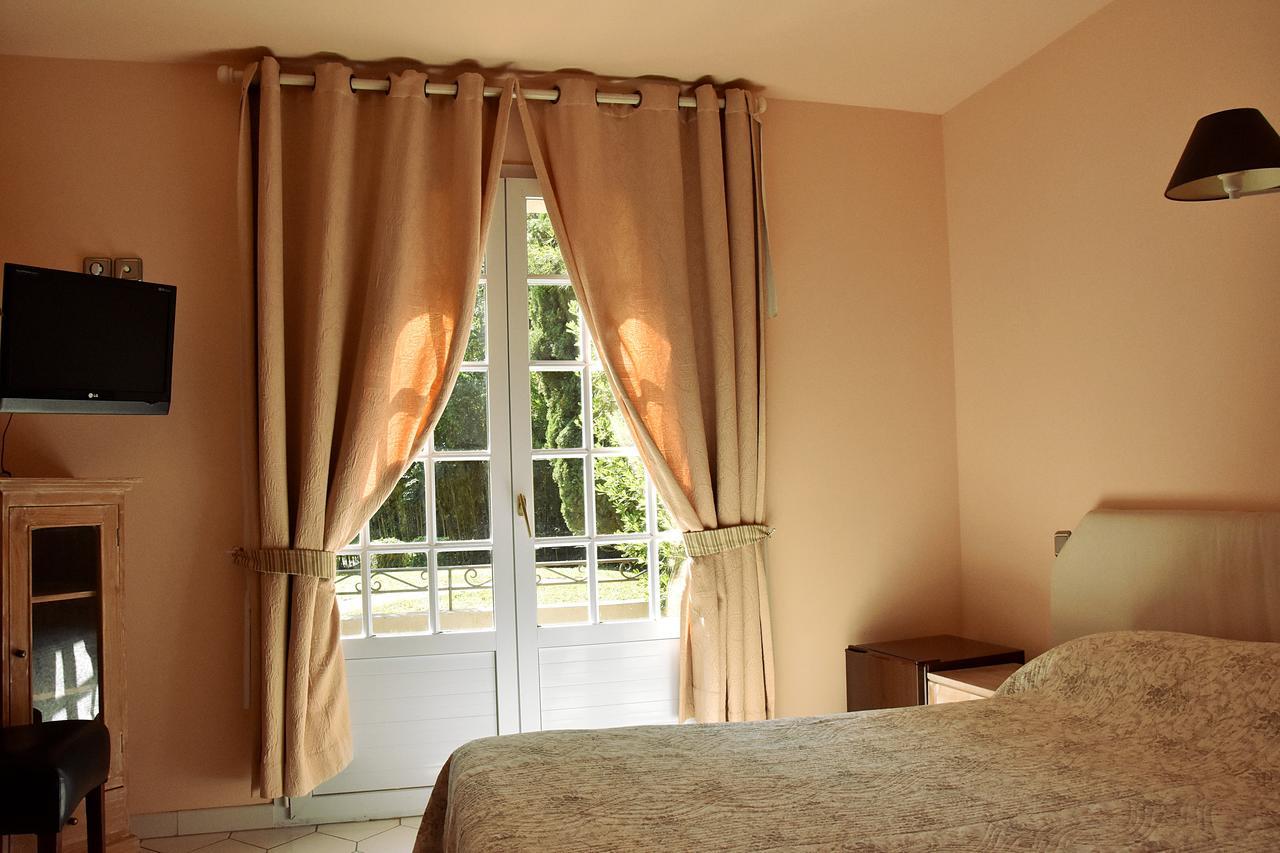 Hotel Les Mazets Des Roches Tarascon Bagian luar foto