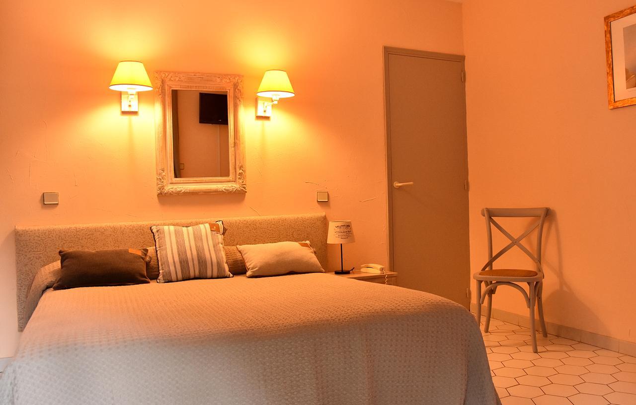 Hotel Les Mazets Des Roches Tarascon Bagian luar foto