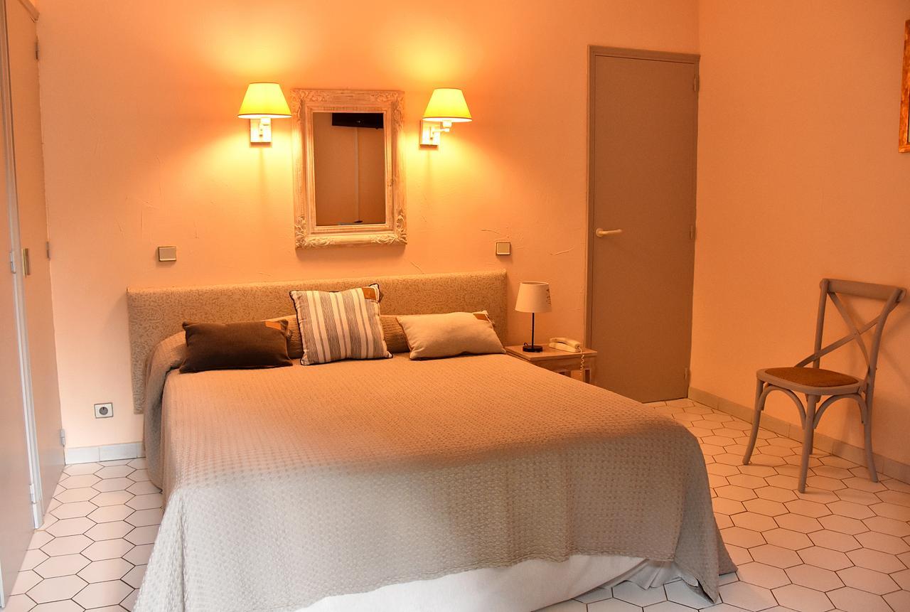 Hotel Les Mazets Des Roches Tarascon Bagian luar foto