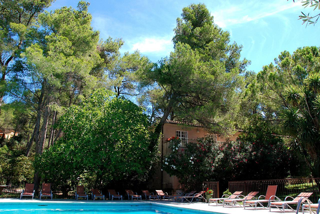 Hotel Les Mazets Des Roches Tarascon Bagian luar foto
