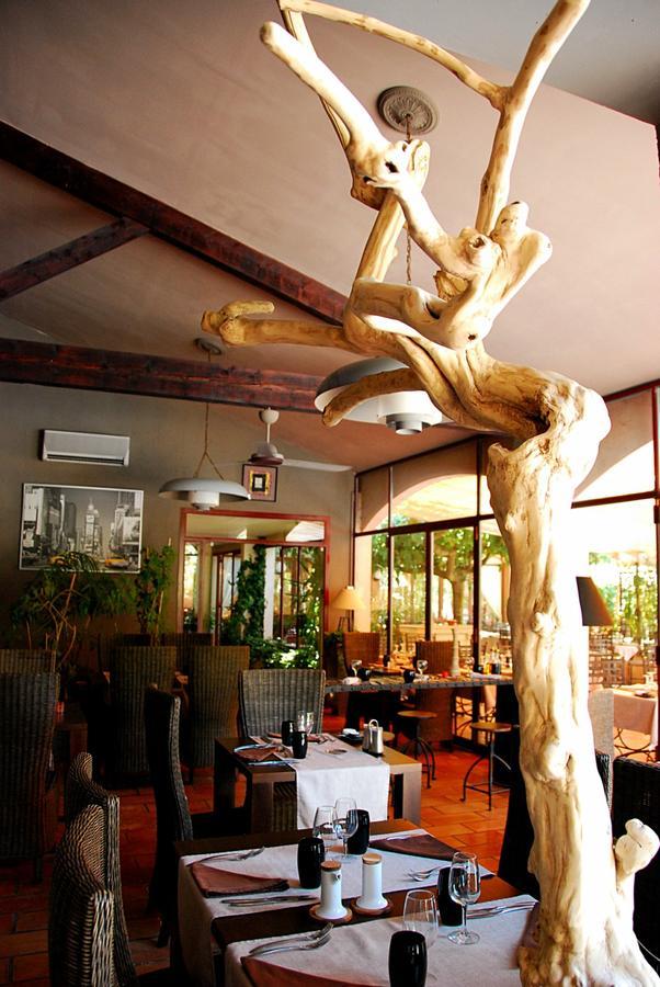Hotel Les Mazets Des Roches Tarascon Bagian luar foto