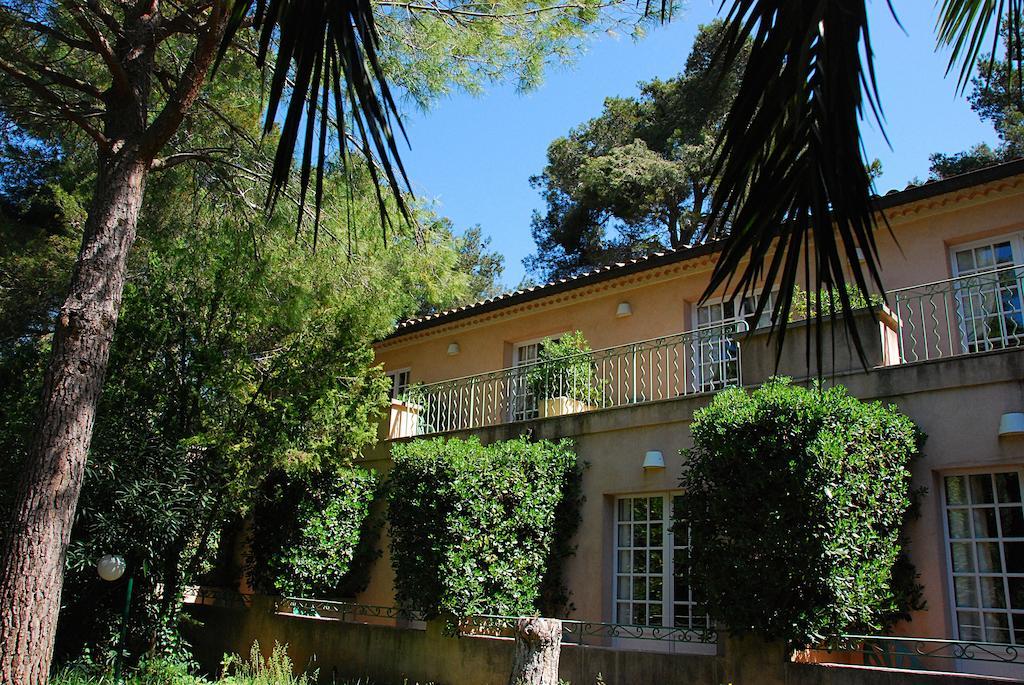 Hotel Les Mazets Des Roches Tarascon Bagian luar foto