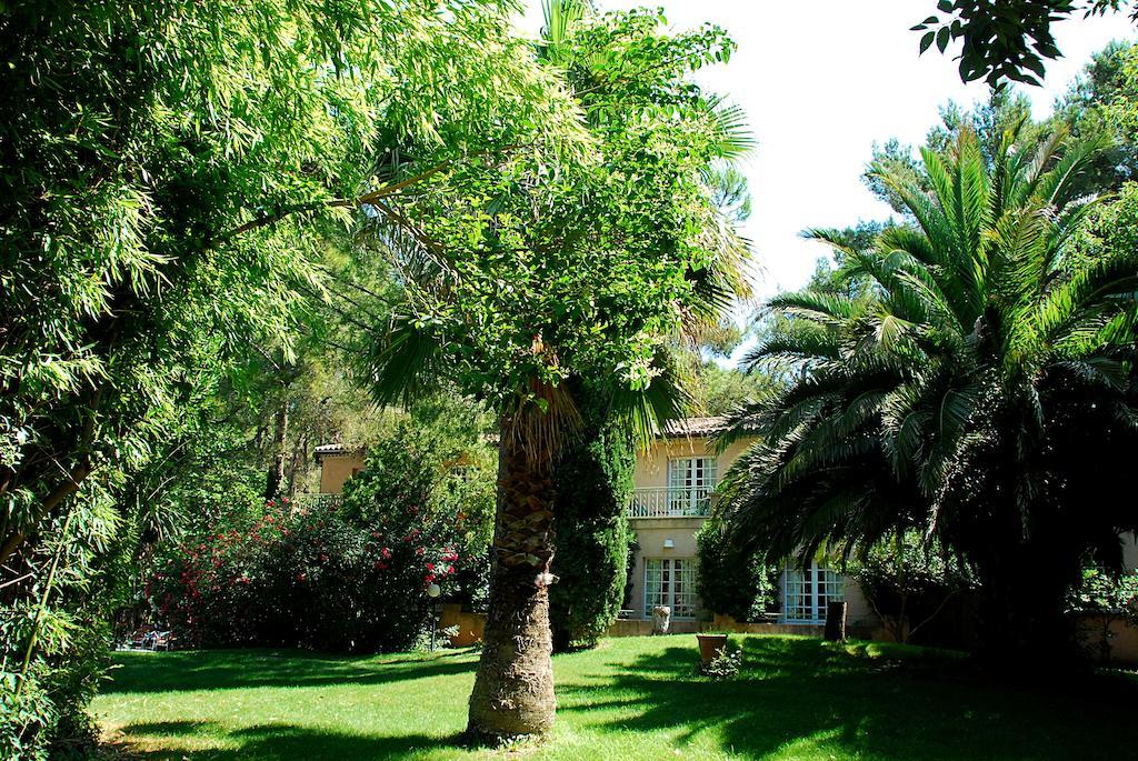 Hotel Les Mazets Des Roches Tarascon Bagian luar foto