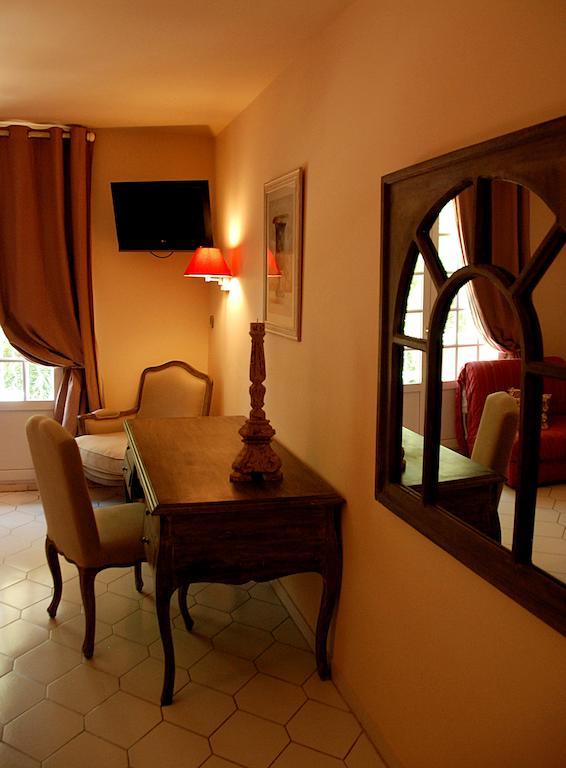 Hotel Les Mazets Des Roches Tarascon Bagian luar foto