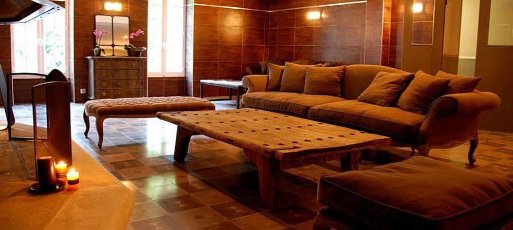 Hotel Les Mazets Des Roches Tarascon Bagian luar foto
