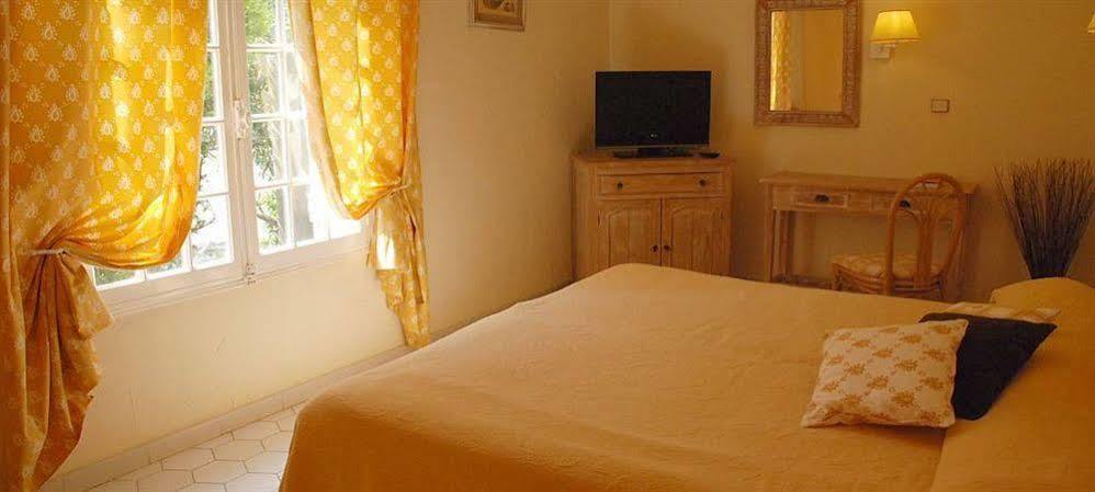 Hotel Les Mazets Des Roches Tarascon Bagian luar foto