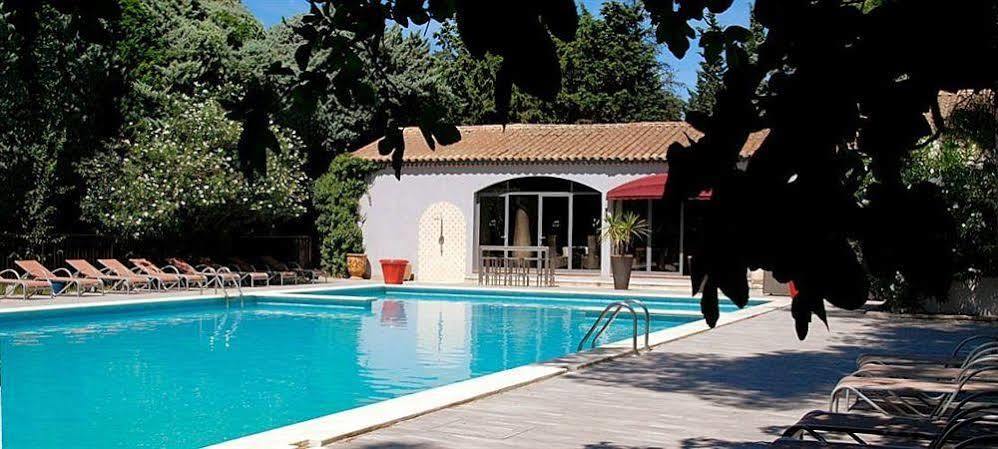 Hotel Les Mazets Des Roches Tarascon Bagian luar foto